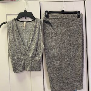 Set too and skirt. Grey